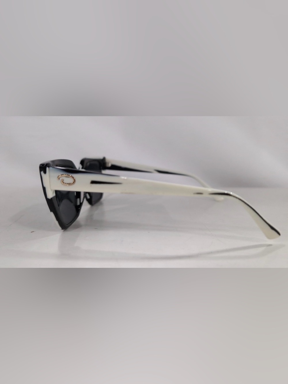 Oscar De La Renta Sunglasses - Picture 3 of 7